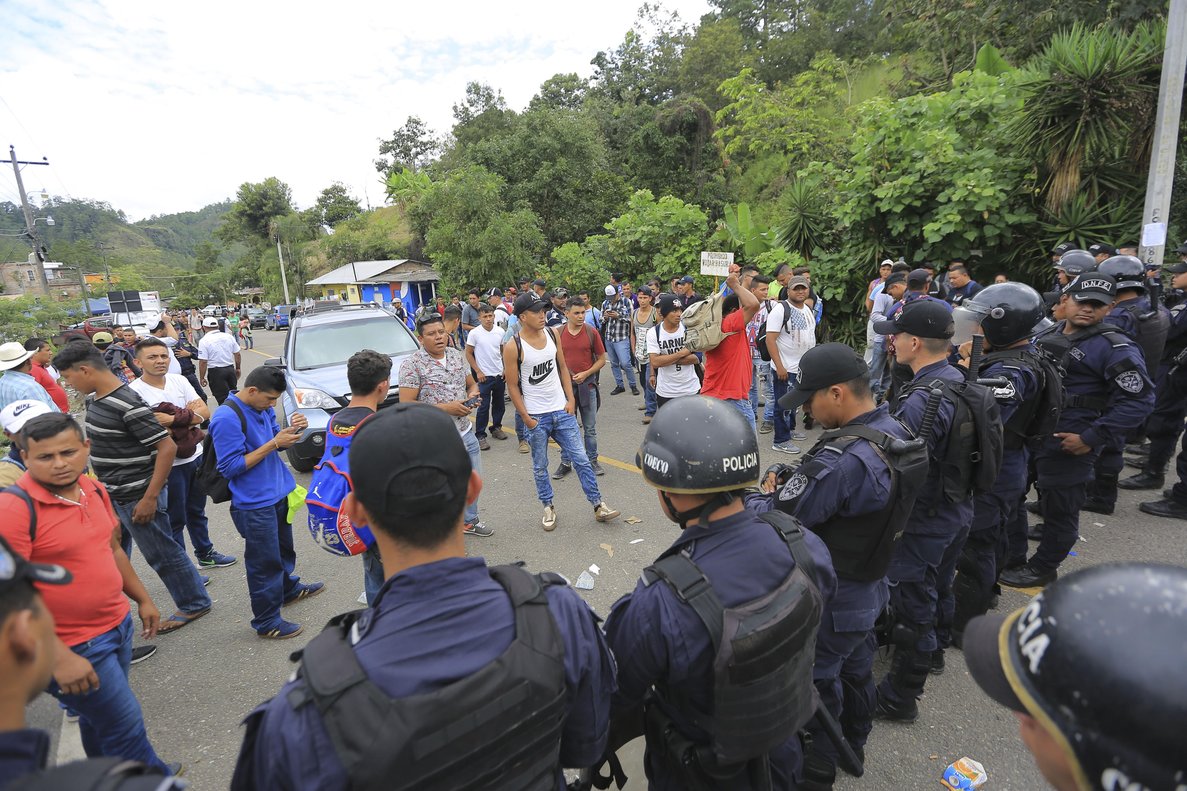 Guatemala Detienen caravana migrante que sali de Honduras